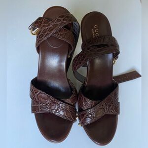 Gucci Crocodile embossed Leather Strappy Wood heeled Sandals Size 8